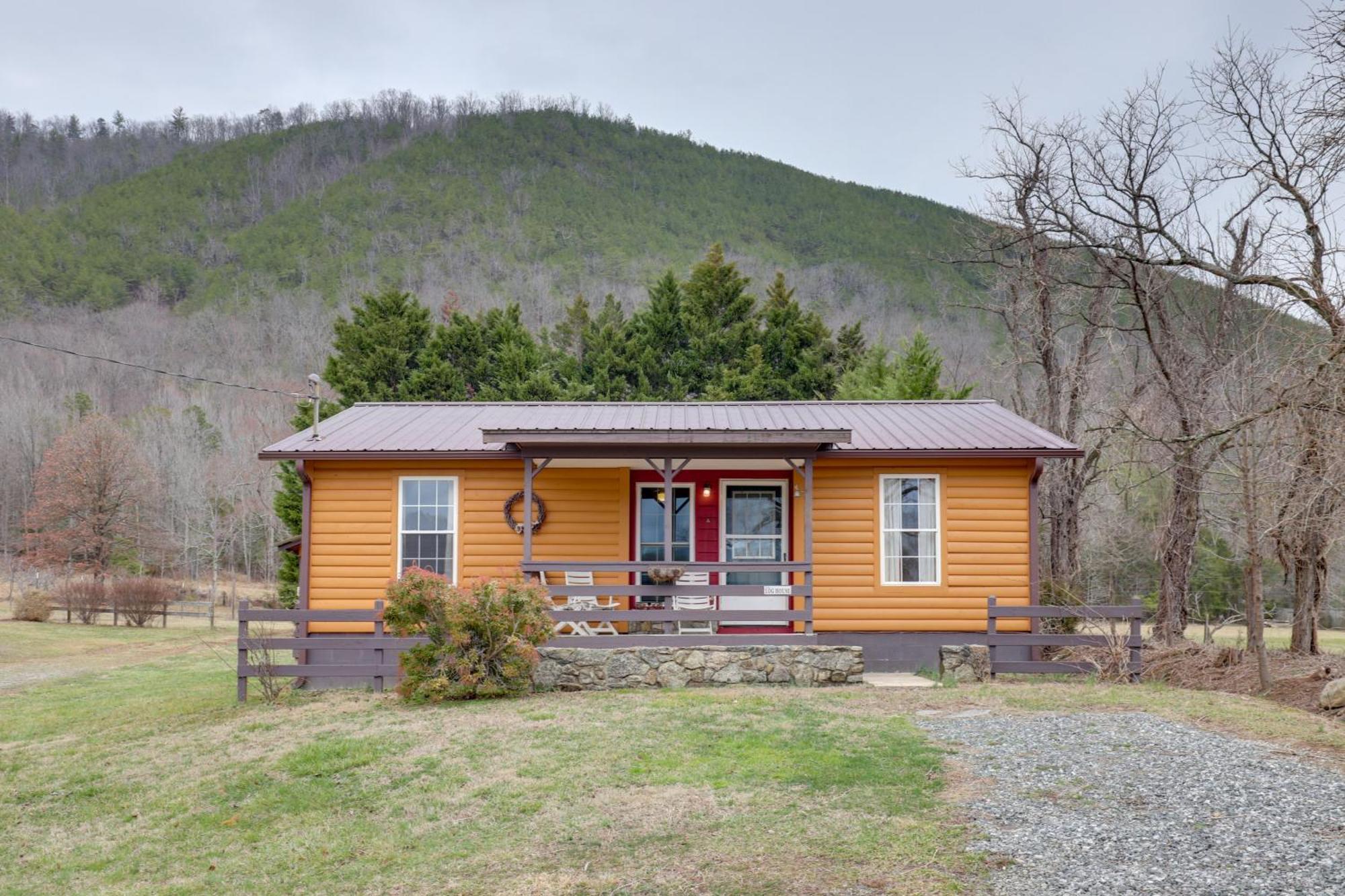 Riverfront Hot Springs Cabin With Private Hot Tub! 外观 照片