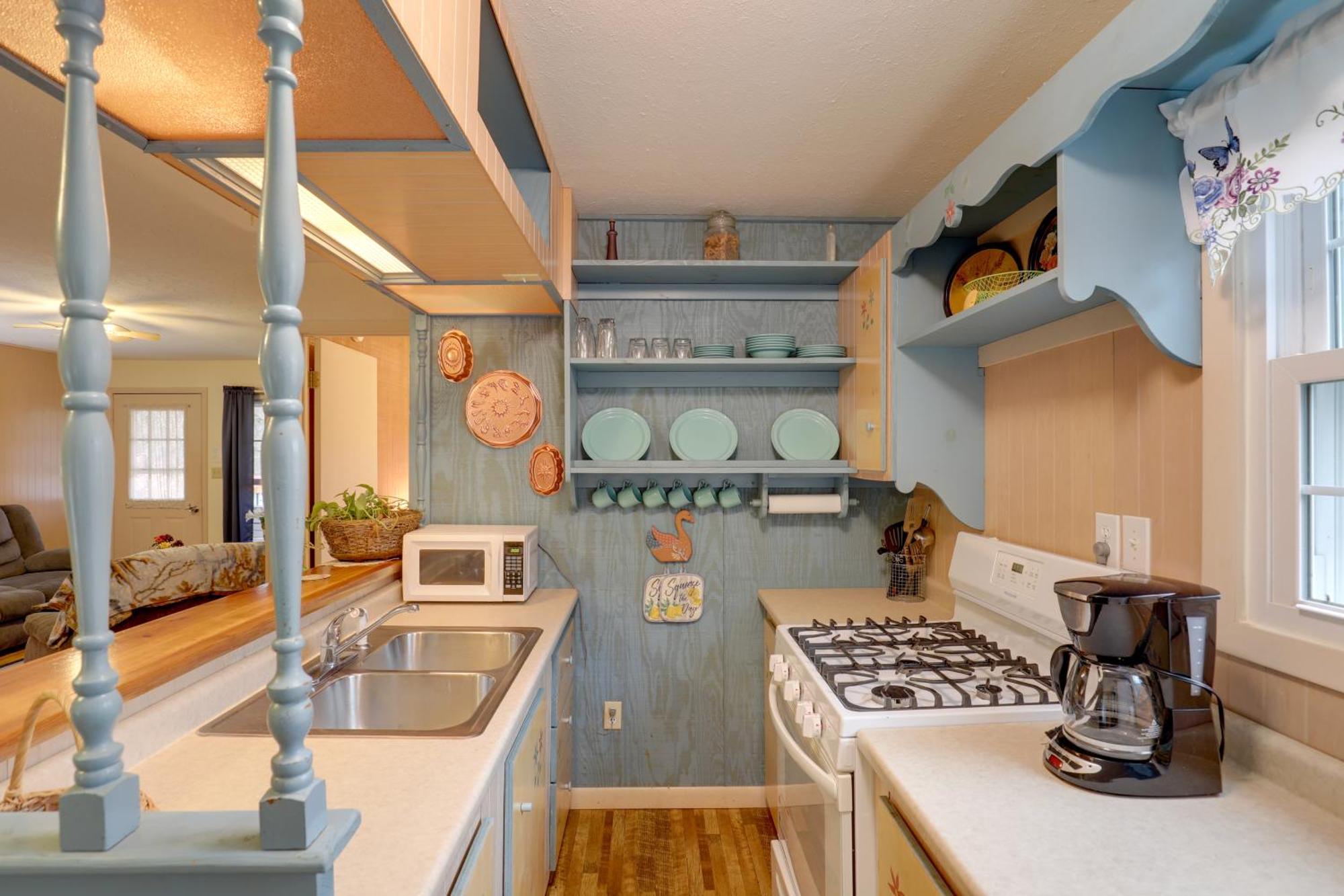 Riverfront Hot Springs Cabin With Private Hot Tub! 外观 照片
