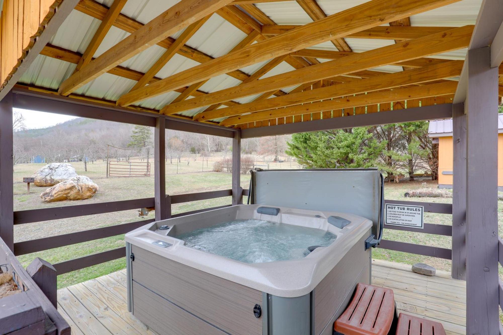 Riverfront Hot Springs Cabin With Private Hot Tub! 外观 照片