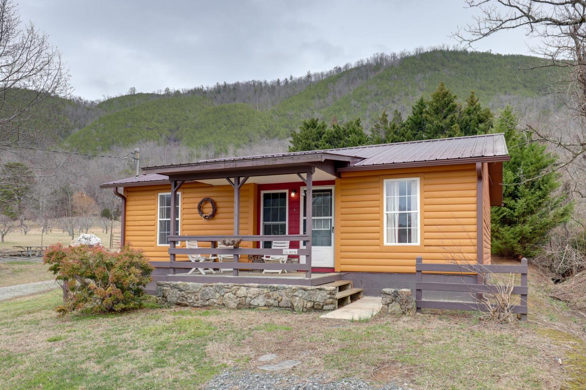 Riverfront Hot Springs Cabin With Private Hot Tub! 外观 照片